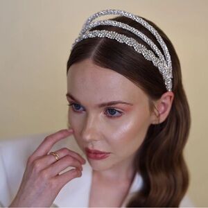 Handmade Swarovski bridal halo crown, swarovski bridal tiara, bridal headpiece